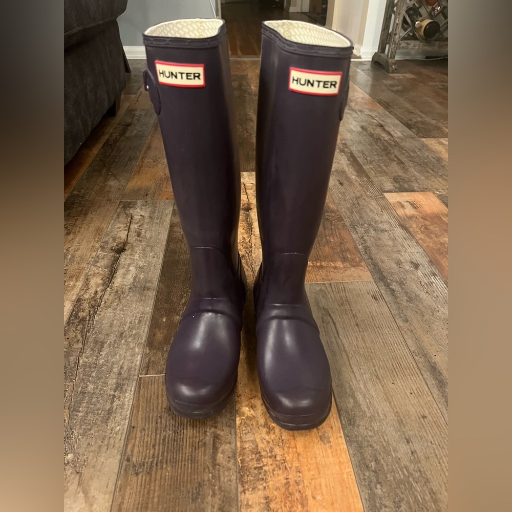 Hunter Dark Purple Rain Boots. Size 7